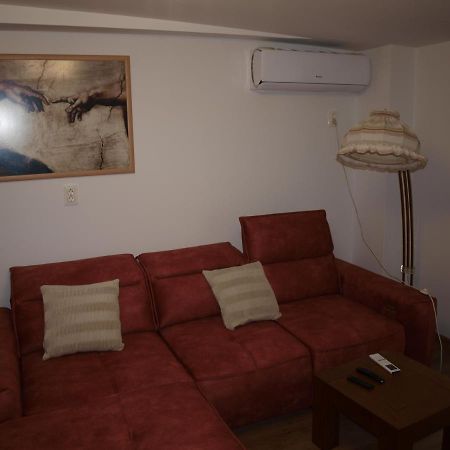 Amavera Apartment Targu Jiu Exterior photo