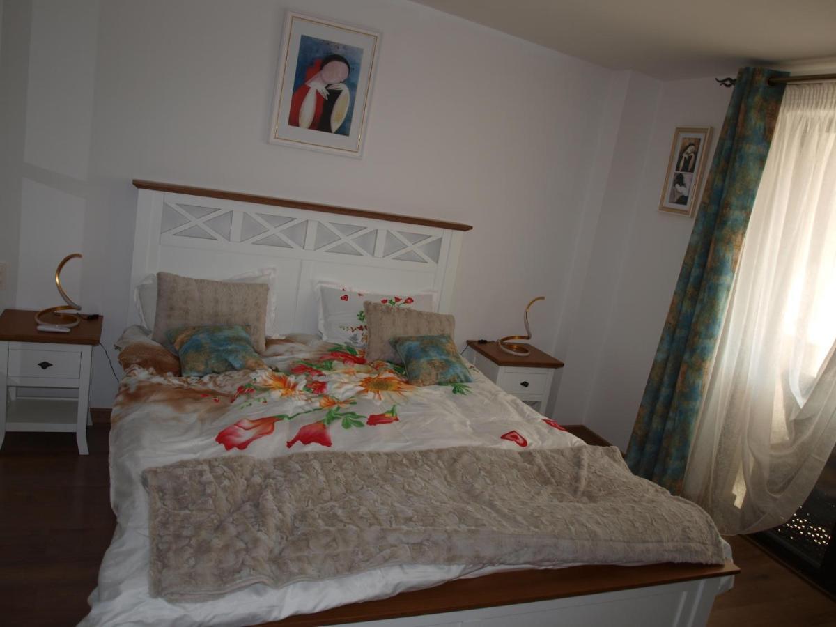 Amavera Apartment Targu Jiu Exterior photo