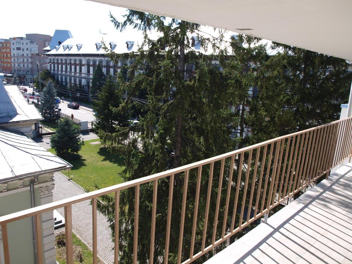 Amavera Apartment Targu Jiu Exterior photo